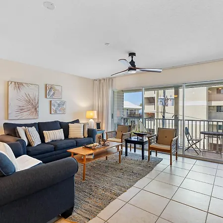 Beachside Bliss: Cozy Condo Escape Awaiting You!