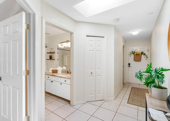 Apartment Seaside Serenity: Your Perfect Escape! Clearwater Beach