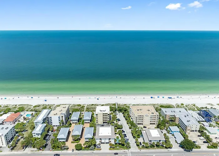 Apartment Seaside Serenity: Your Perfect Escape! Clearwater Beach