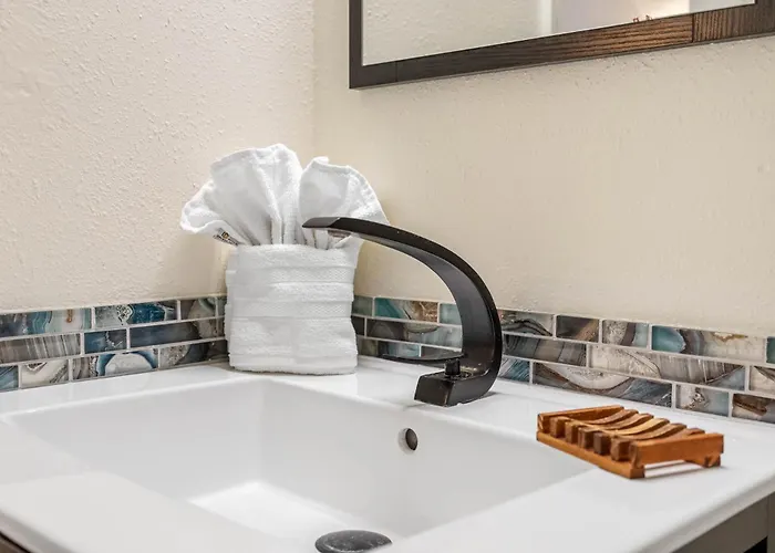 Seaside Serenity: Your Perfect Escape! * Clearwater Beach