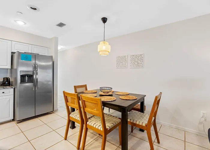 Seaside Serenity: Your Perfect Escape! Clearwater Beach